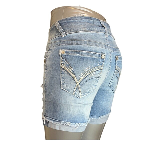 Wallflower Shorts Women 0 Low Rise Distressed Patches Patriotic Stretch (W26 L2) - Picture 7 of 16